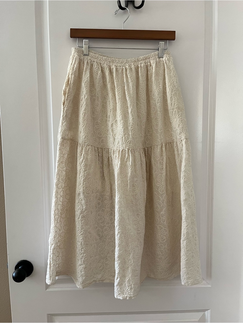 Tiered Embroidered Flowers Midi Skirt in Cream